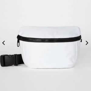 Fabletics Minimalist Fanny Pack Black White